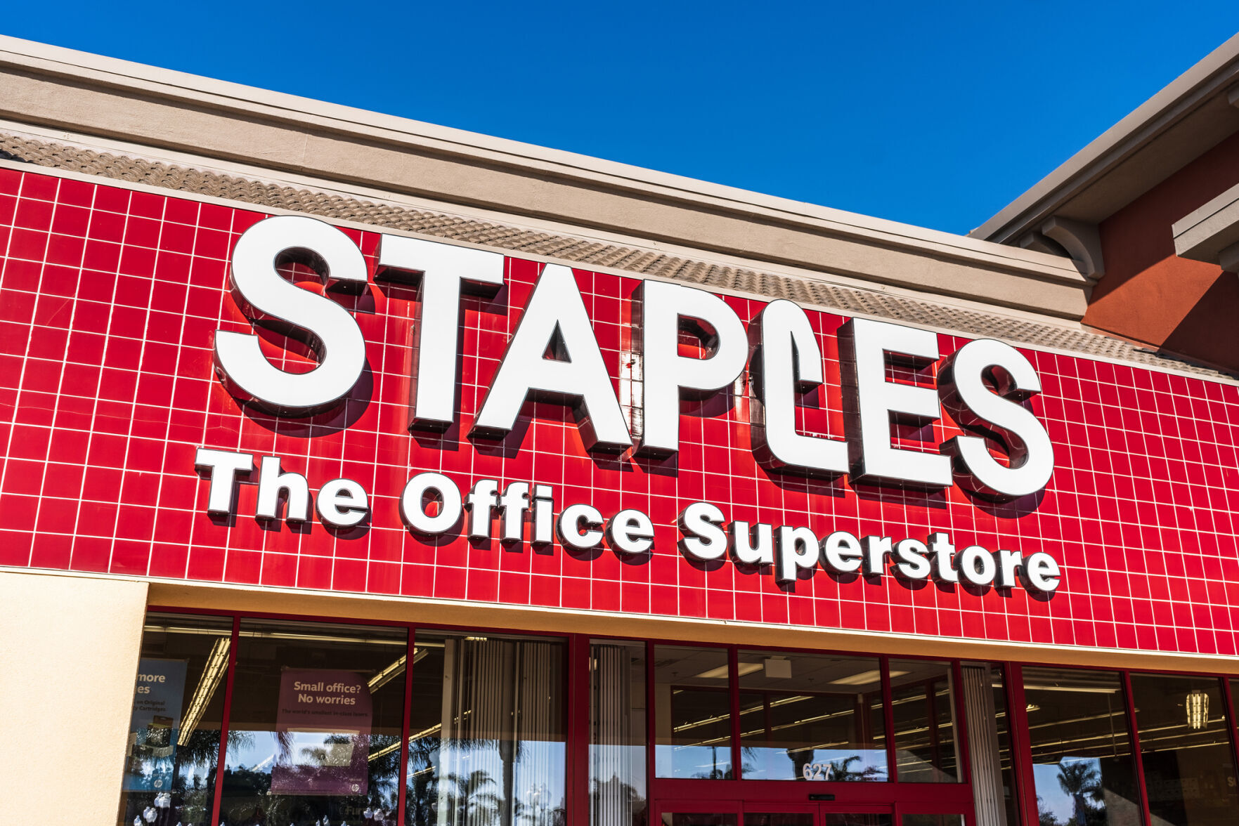 1986: Staples